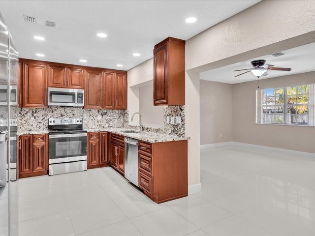 6831 NW 81st Place, Tamarac, FL 33321