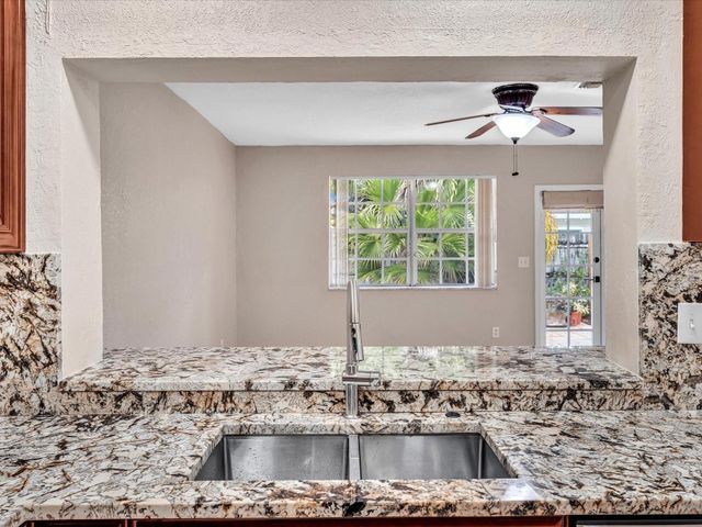 6831 NW 81st Place, Tamarac, FL 33321