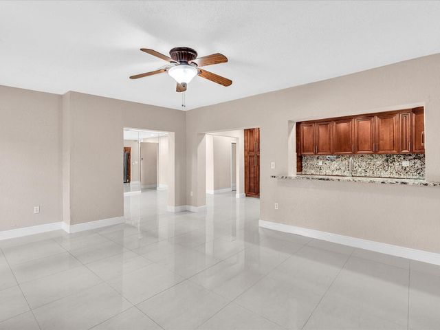 6831 NW 81st Place, Tamarac, FL 33321