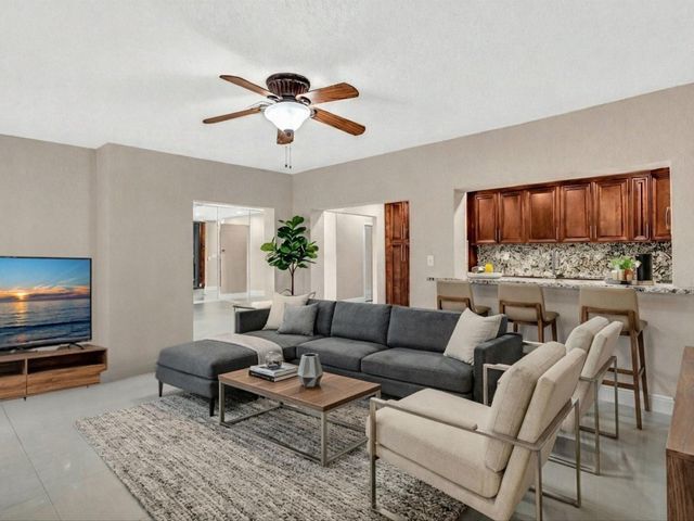 6831 NW 81st Place, Tamarac, FL 33321