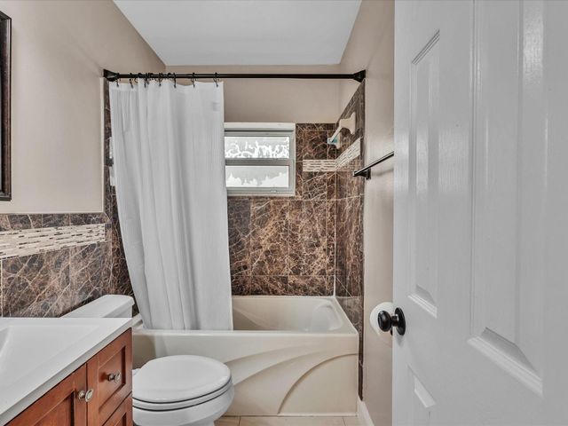 6831 NW 81st Place, Tamarac, FL 33321