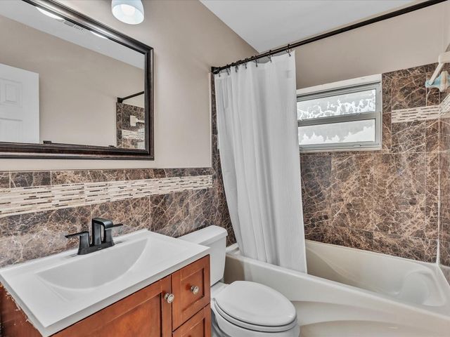 6831 NW 81st Place, Tamarac, FL 33321