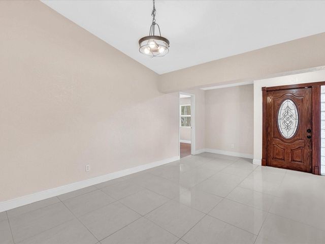 6831 NW 81st Place, Tamarac, FL 33321