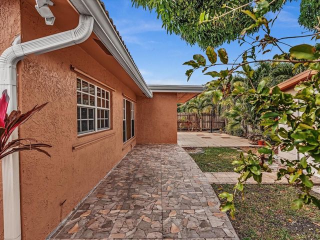 6831 NW 81st Place, Tamarac, FL 33321