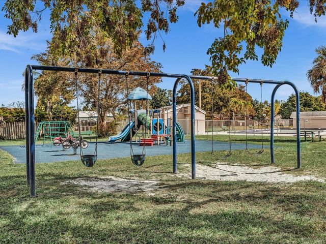 6831 NW 81st Place, Tamarac, FL 33321