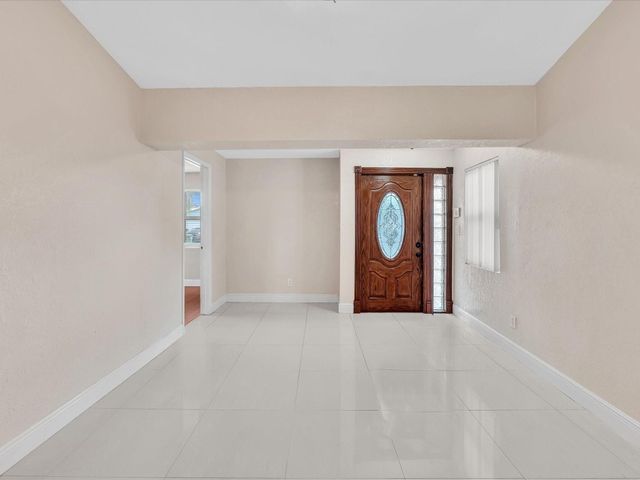 6831 NW 81st Place, Tamarac, FL 33321