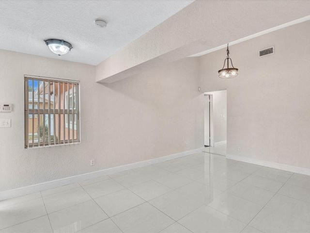 6831 NW 81st Place, Tamarac, FL 33321