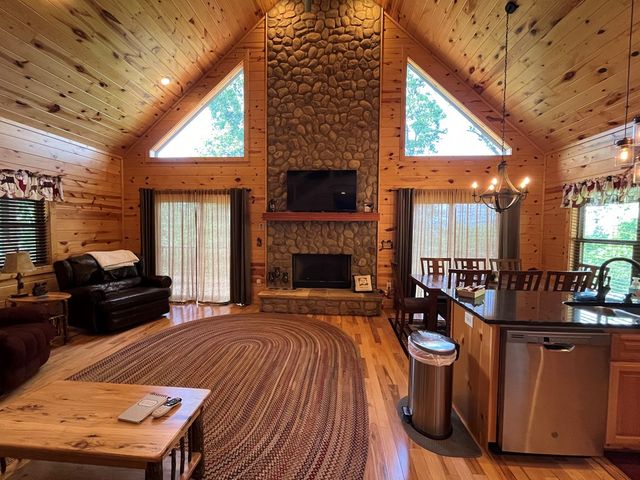 465 Confederate Circle, Murphy, NC 27906