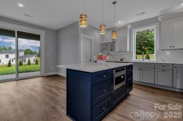 79 Scott Meadows Drive, Asheville, NC 28806