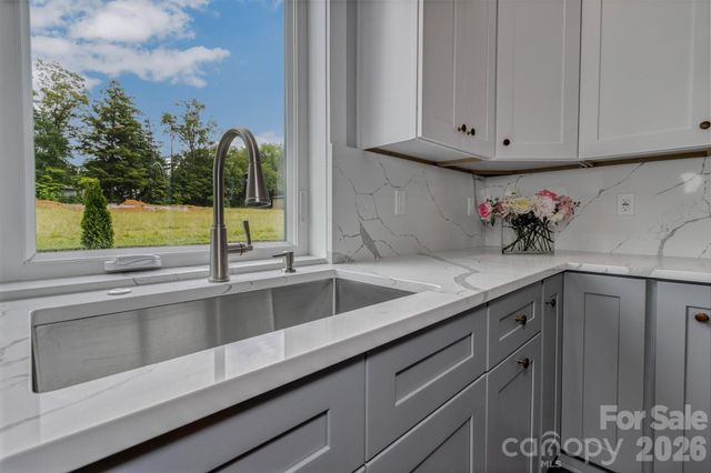 79 Scott Meadows Drive, Asheville, NC 28806