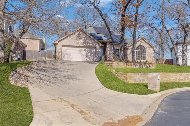 905 Forest Hollow Drive, Hurst, TX 76053