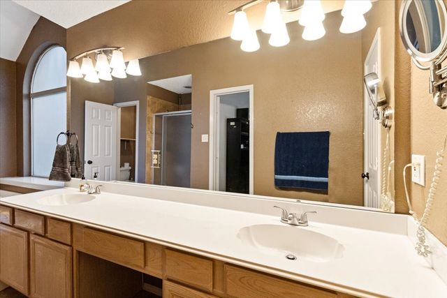 905 Forest Hollow Drive, Hurst, TX 76053