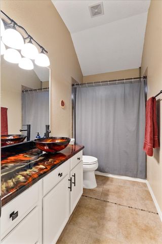 905 Forest Hollow Drive, Hurst, TX 76053