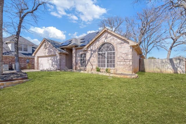 905 Forest Hollow Drive, Hurst, TX 76053