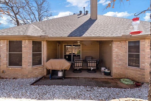 905 Forest Hollow Drive, Hurst, TX 76053