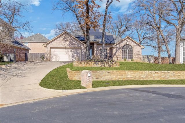 905 Forest Hollow Drive, Hurst, TX 76053
