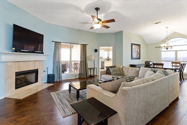 905 Forest Hollow Drive, Hurst, TX 76053