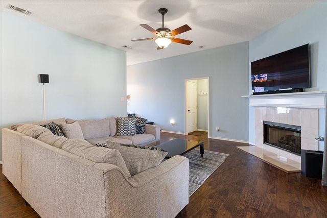 905 Forest Hollow Drive, Hurst, TX 76053