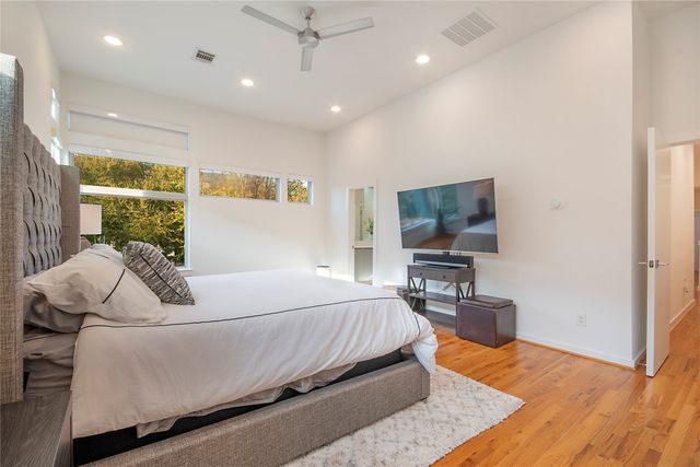 2210 Lola Court, Dallas, TX 75206