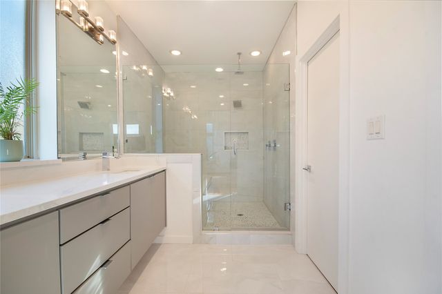 2210 Lola Court, Dallas, TX 75206