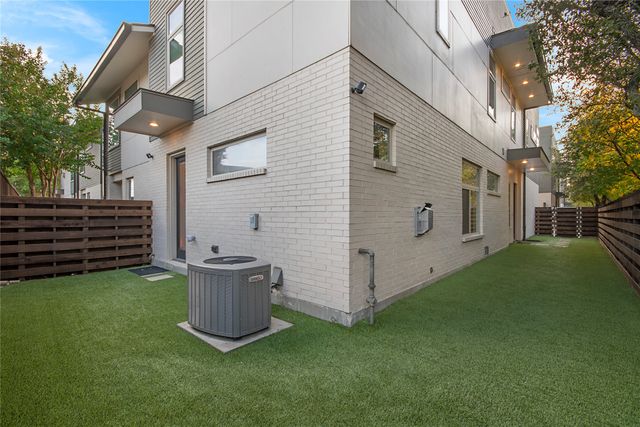 2210 Lola Court, Dallas, TX 75206