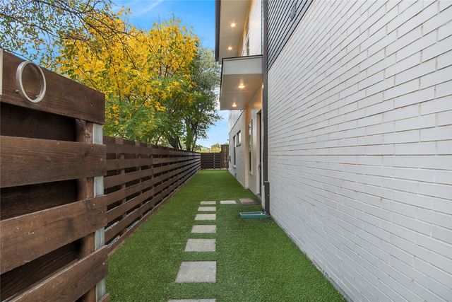 2210 Lola Court, Dallas, TX 75206