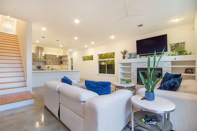 2210 Lola Court, Dallas, TX 75206