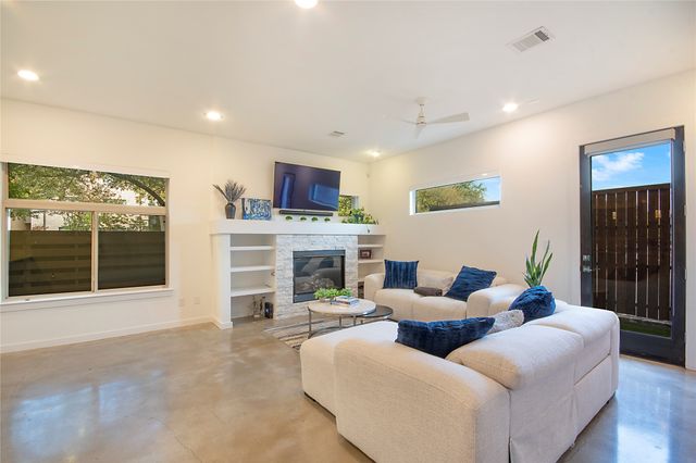 2210 Lola Court, Dallas, TX 75206