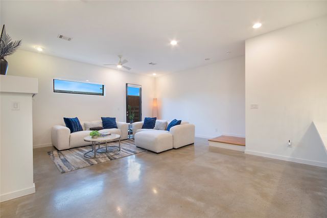 2210 Lola Court, Dallas, TX 75206