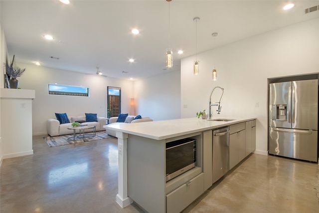 2210 Lola Court, Dallas, TX 75206