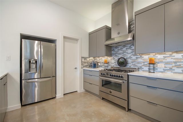 2210 Lola Court, Dallas, TX 75206