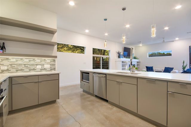 2210 Lola Court, Dallas, TX 75206