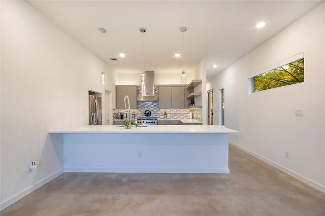 2210 Lola Court, Dallas, TX 75206