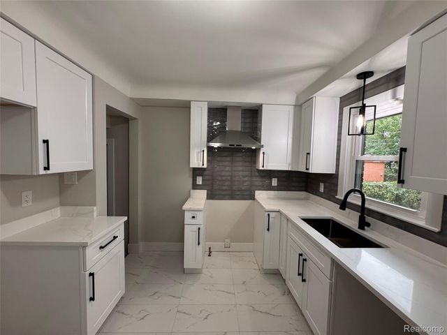 20618 Woodside Street, Harper Woods, MI 48225