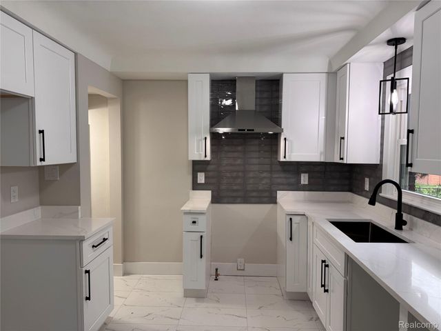 20618 Woodside Street, Harper Woods, MI 48225