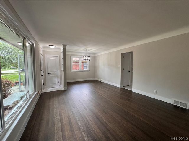 20618 Woodside Street, Harper Woods, MI 48225