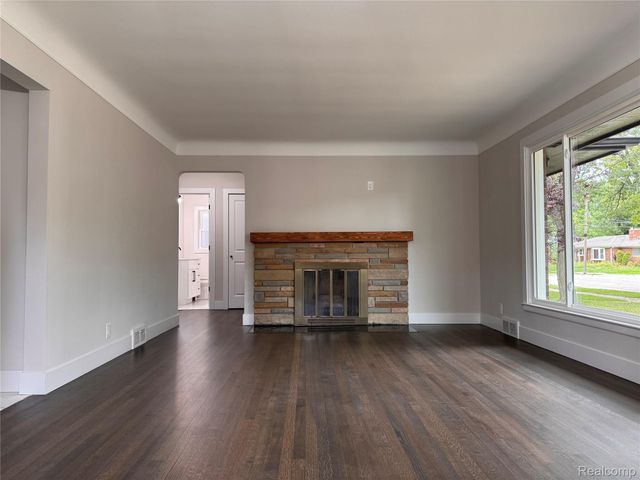 20618 Woodside Street, Harper Woods, MI 48225