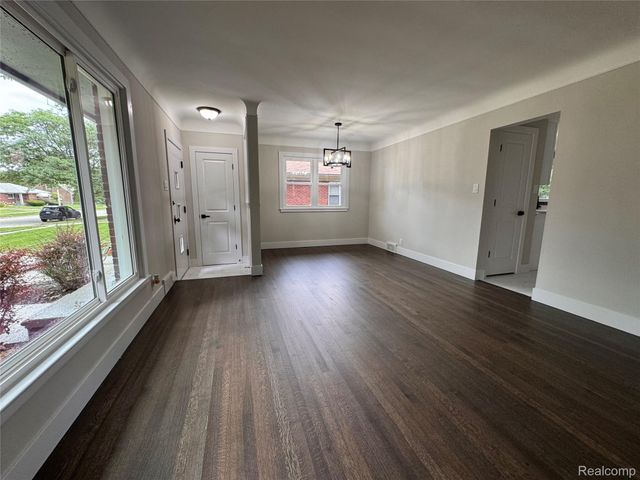 20618 Woodside Street, Harper Woods, MI 48225