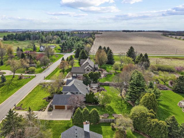 7910 Black River Road, Verona, WI 53593