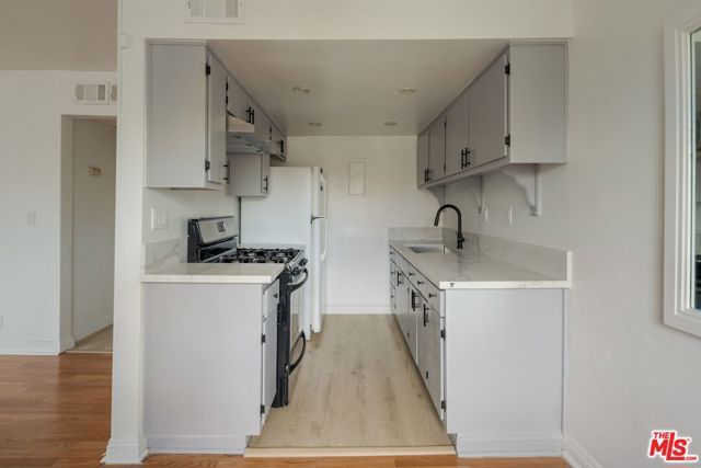 8505 Columbus Avenue 307, Los Angeles, CA 91343