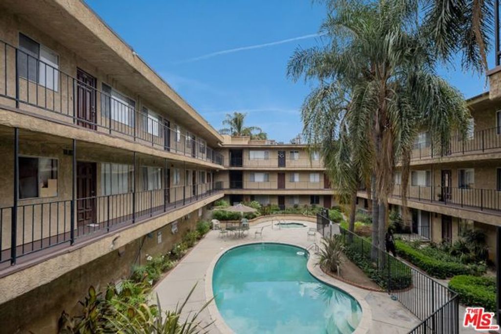 8505 Columbus Avenue 307, Los Angeles, CA 91343