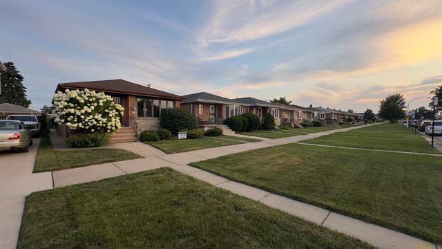 6225 W 63rd Place, Chicago, IL 60638