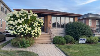 6225 W 63rd Place, Chicago, IL 60638