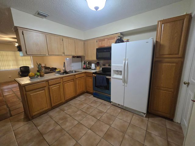 3560 NW 3rd Avenue 1-2, Pompano Beach, FL 33064