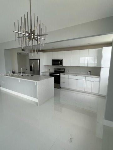 4200 Hillcrest Dr 900, Hollywood, FL 33021