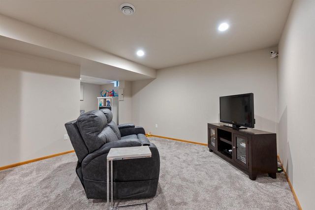 1054 SYCAMORE TREE DRIVE, Fond Du Lac, WI 54935