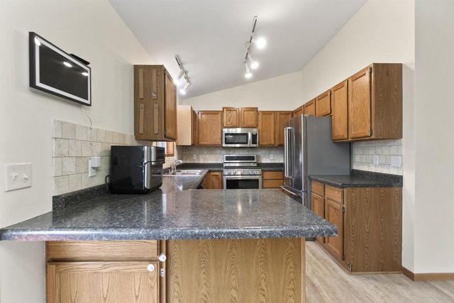 1054 SYCAMORE TREE DRIVE, Fond Du Lac, WI 54935