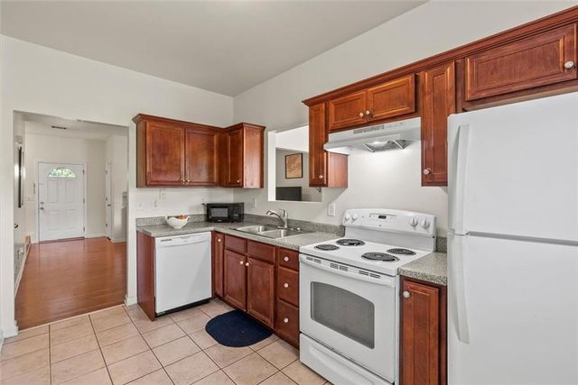 121 Village Drive, Loganville, GA 30052