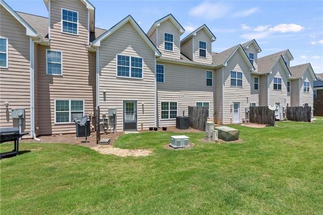 121 Village Drive, Loganville, GA 30052