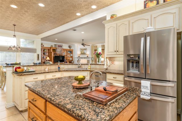 2006 Channing Park Drive, Arlington, TX 76013